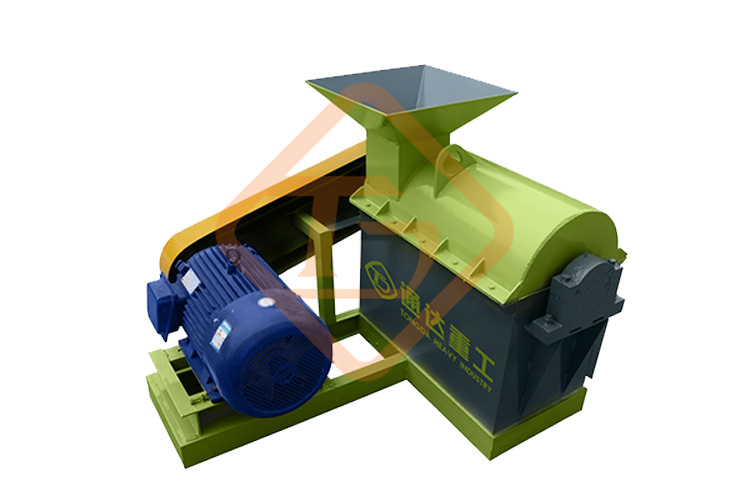 尿素粉碎機(jī).jpg