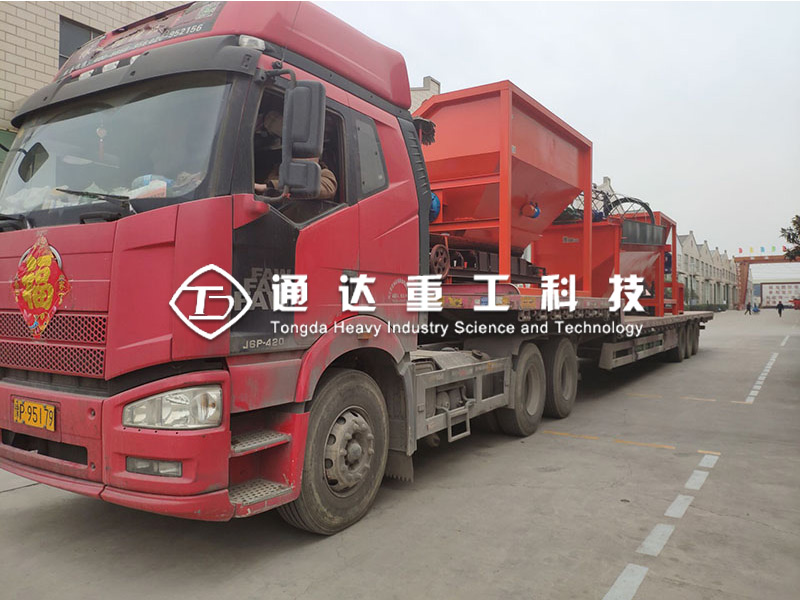 粉狀有機肥生產(chǎn)線裝車完畢，即將發(fā)往深圳